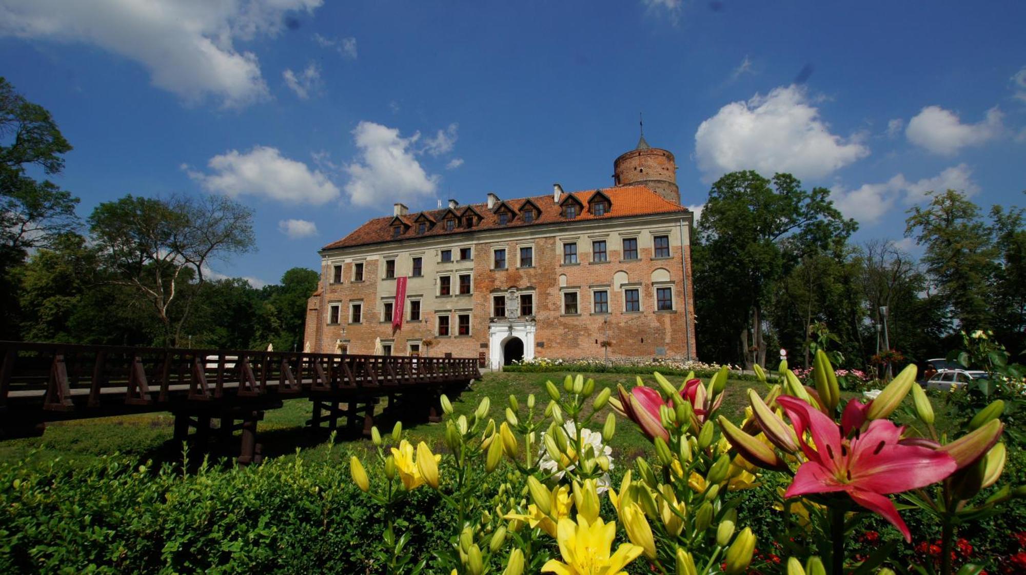 Aparthotel Zamek Uniejów Exterior foto
