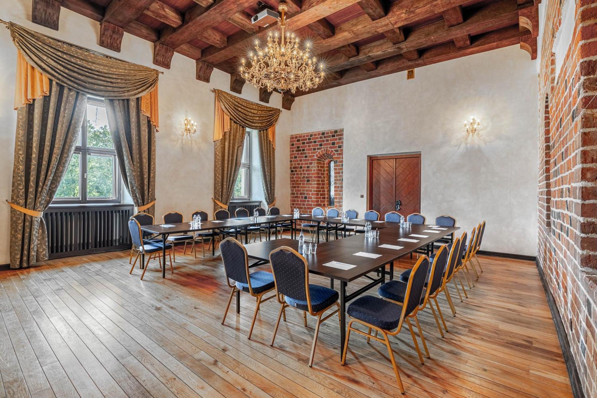 Aparthotel Zamek Uniejów Exterior foto