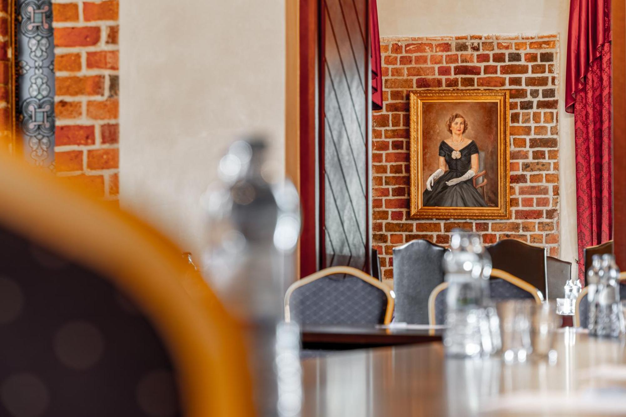 Aparthotel Zamek Uniejów Exterior foto