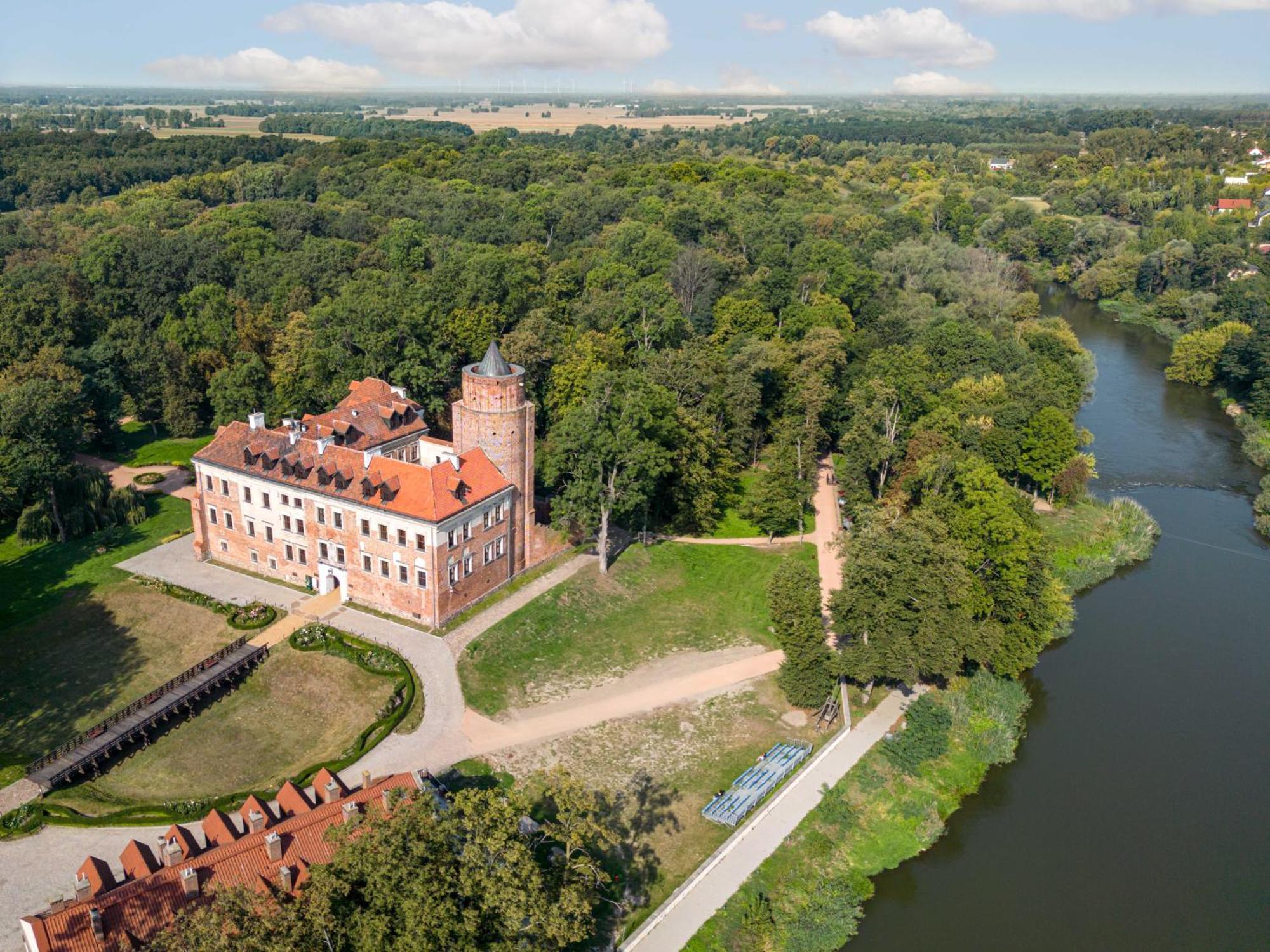 Aparthotel Zamek Uniejów Exterior foto